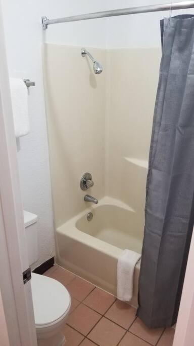 Osu Queen Hotel Room 118 Booking Stillwater Eksteriør billede
