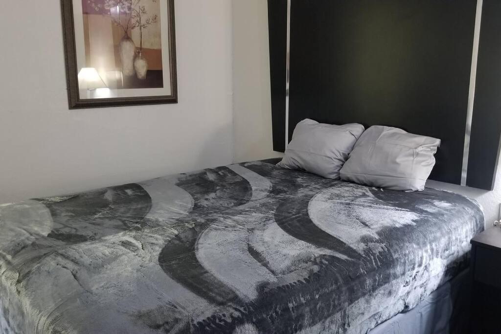 Osu Queen Hotel Room 118 Booking Stillwater Eksteriør billede